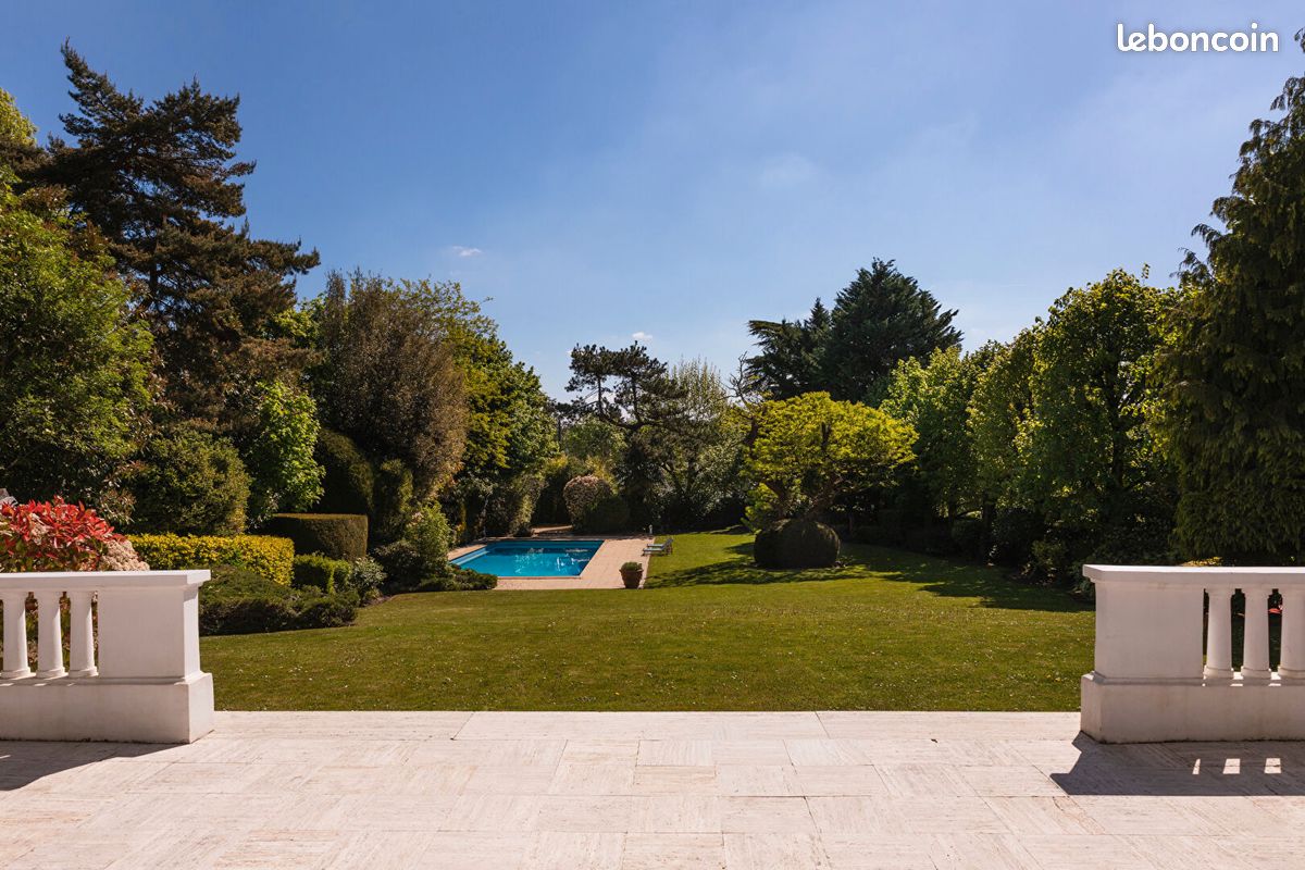 Maison 9 pièces 245 m² · à La Celle-Saint-Cloud · 245 m² · 2 070 000 €