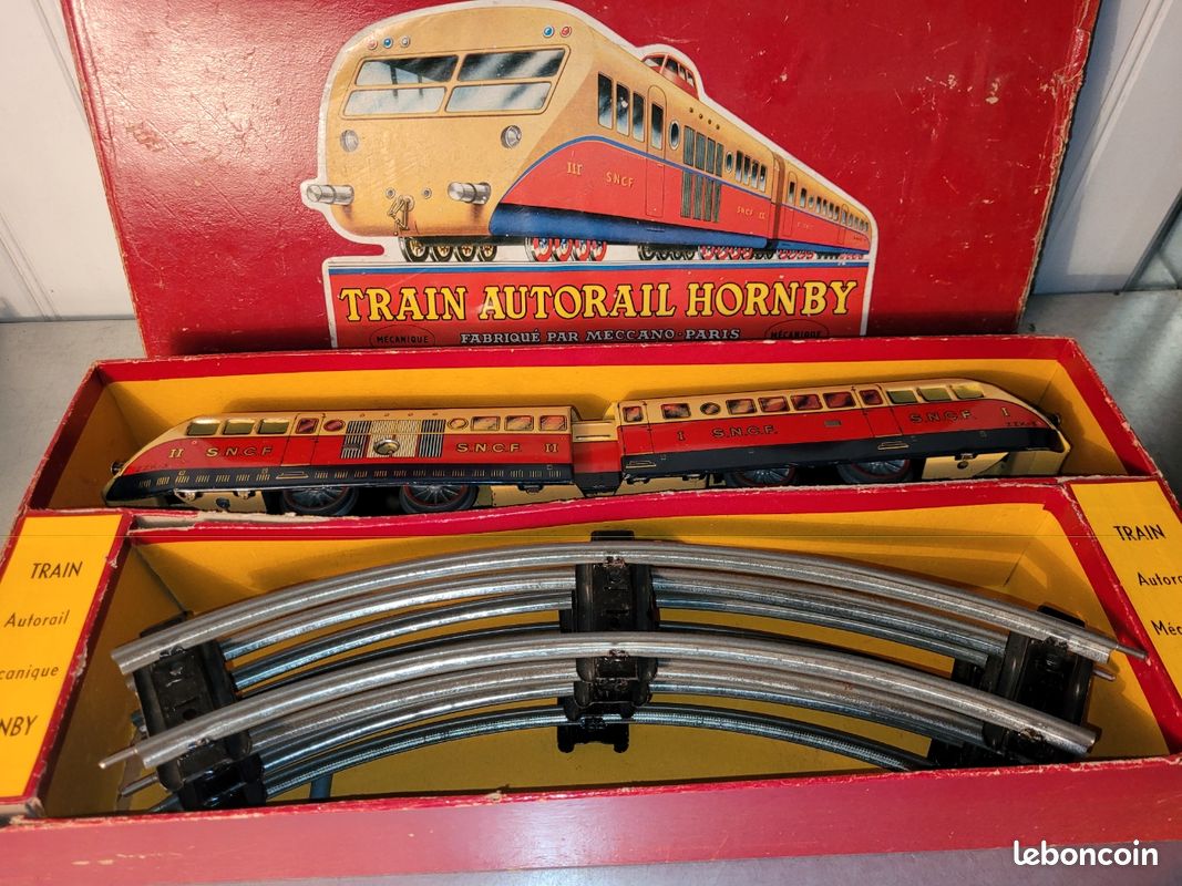 train mecanique hornby dans son coffret complet année 1947 a clef