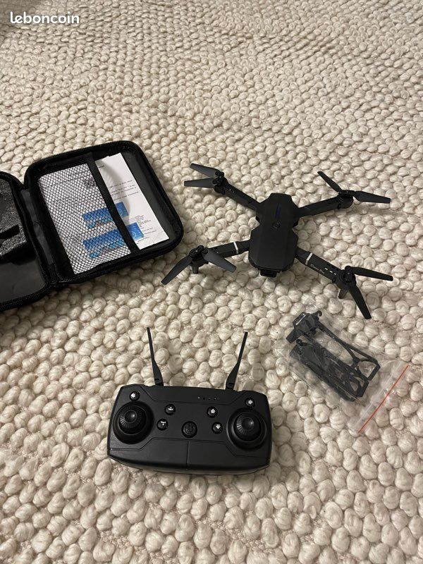Drone avec caméra (image 1)