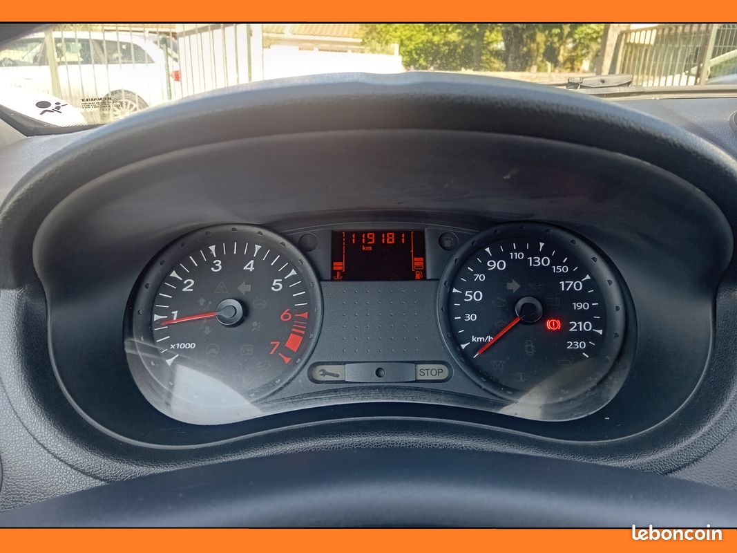 Renault Clio 3 restylée Collection 1.2i 16v 75cv Zen 1ère Main 119 000 kms (image 8)