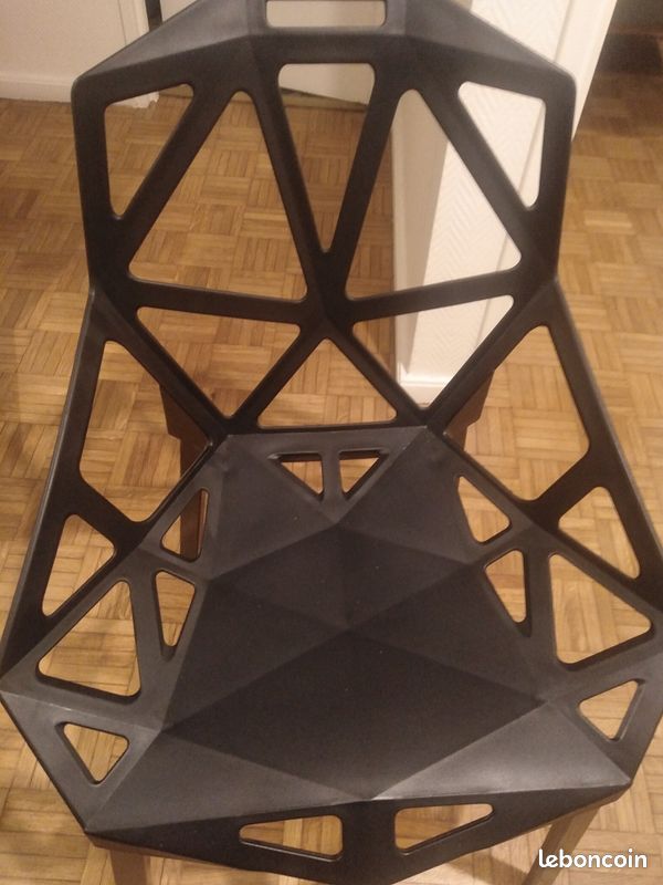 Vends 4 chaises modèle araignée (image 1)