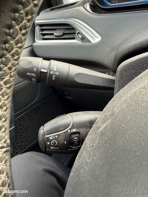 Peugeot 2008 1.6EHDI ALURE CARNET ENTRETIEN SUIVI KIT DISTRIBUTION NEUVE GPS PAIEMENT 4 OU 10 FOIS (image 10)