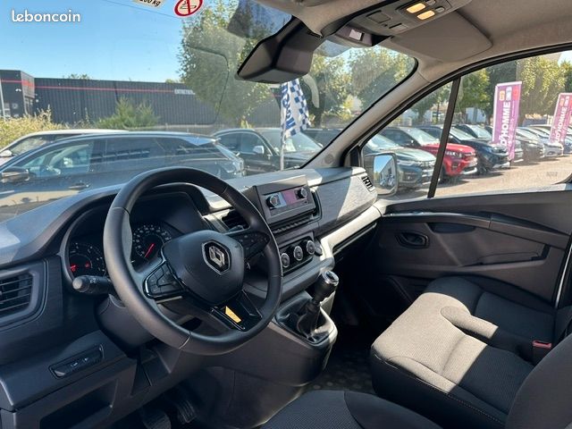 Renault TRAFIC III FOURGON L1H1 3T 2.0 BLUE DCI 130CH ADVANCE GSR2 (image 2)