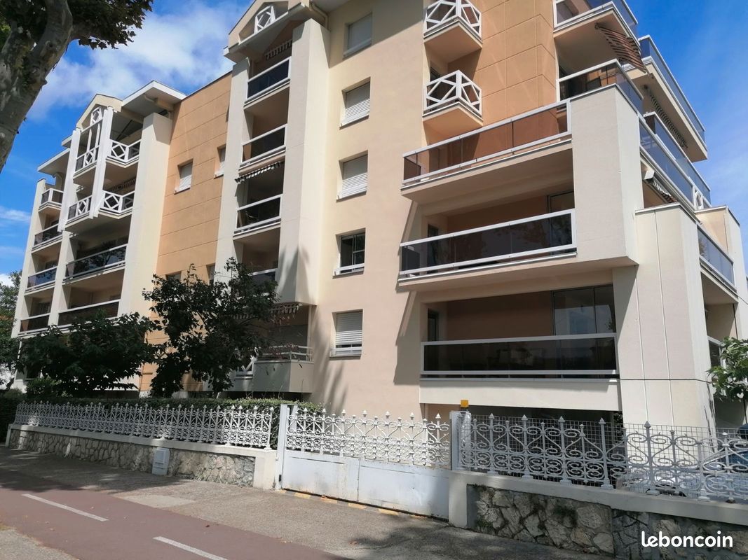 Location studio (image 1)