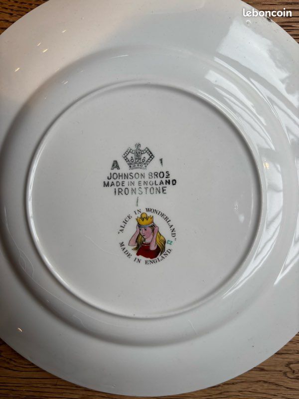 Service De Vaisselle Jetable Alice Au Pays Des Merveilles - Assiettes, Tasses - Fête D'anniversaire