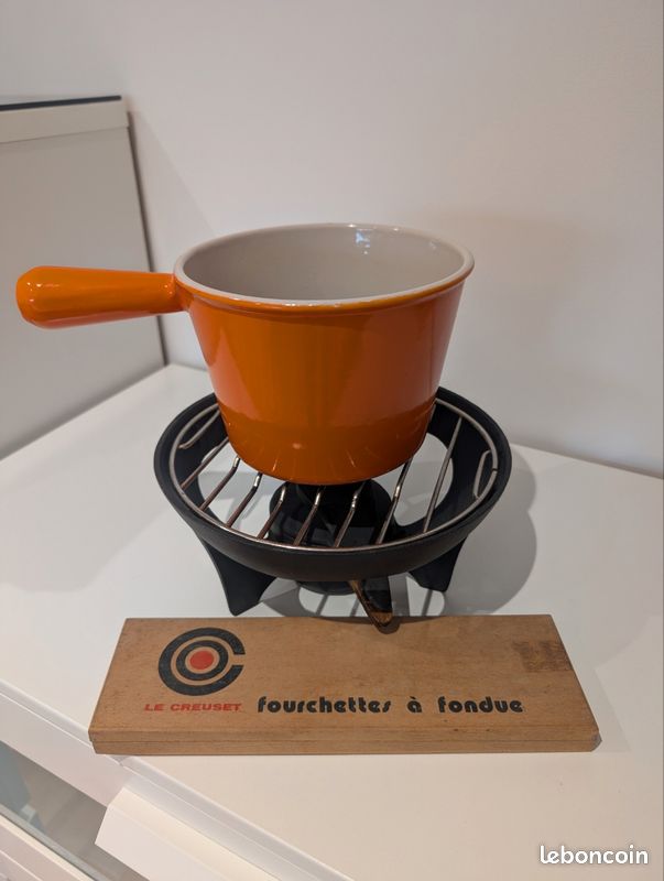Service à Fondue  LE CREUSET  Modèle  Fruit Collection  En Fonte émaillée Jaune 1980 80's French Vintage Enameled Cast Iron Service
