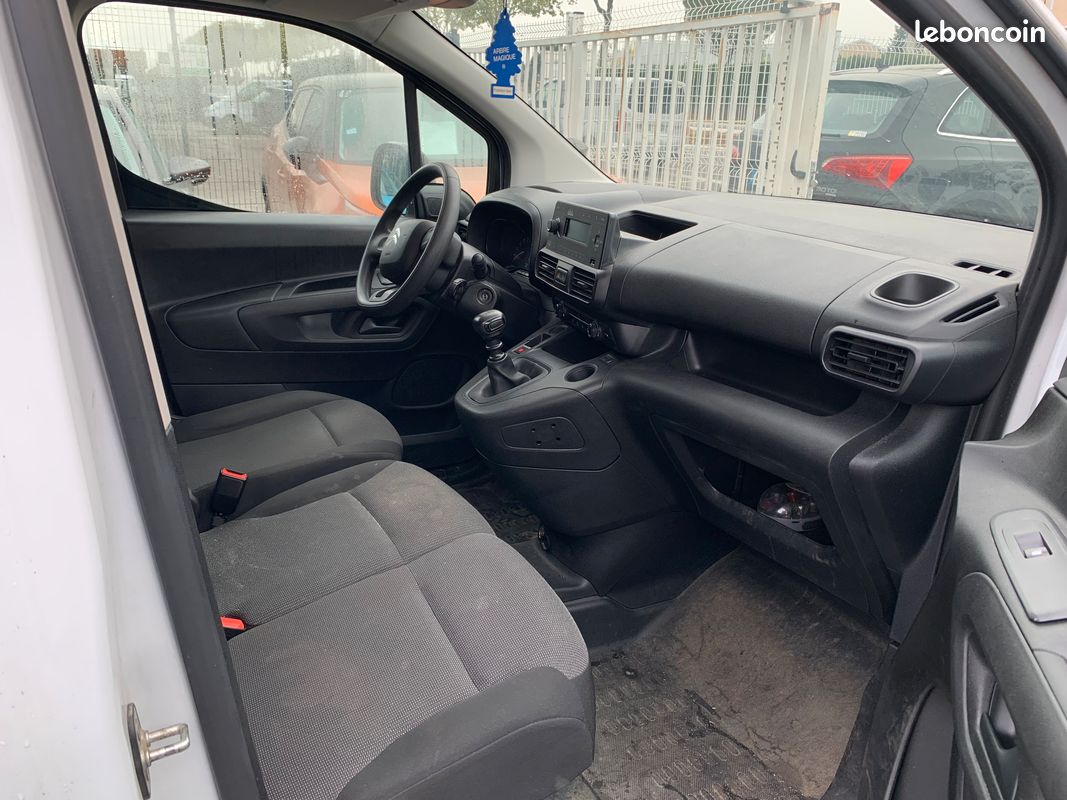 Citroën Berlingo Taille M 650kg BlueHDi 100 S&S BVM6 Club /an 2023/Clim/Radars/Prix TTC (image 5)