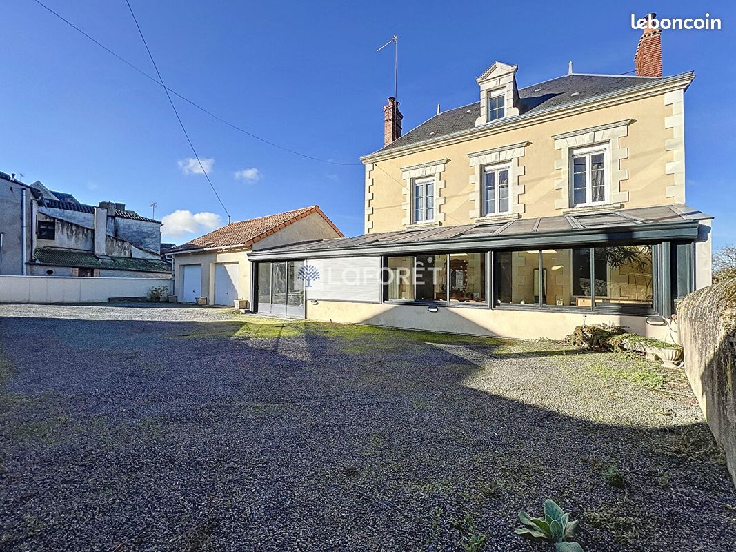 Propriété 5 pièces 177 m² - Saint-Varent 79330 (image principale 0)