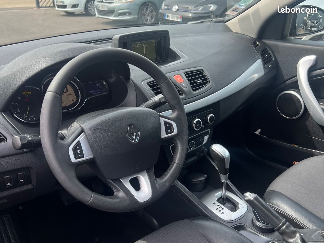 RENAULT MEGANE III BERLINE BUSINESS dCi 110 FAP eco2 Business Euro 5 EDC (image 2)