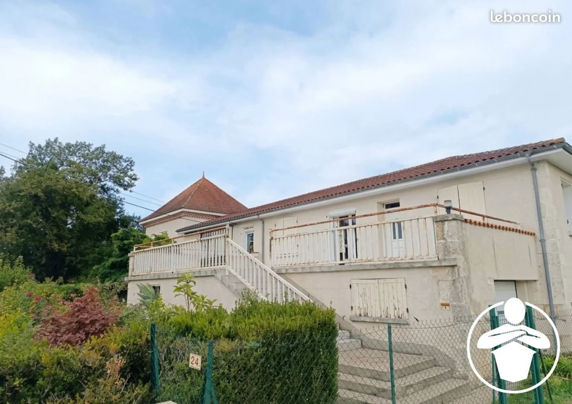 Maison 10 pièces 146 m² · à Aiguillon · 146 m² · 250 000 €