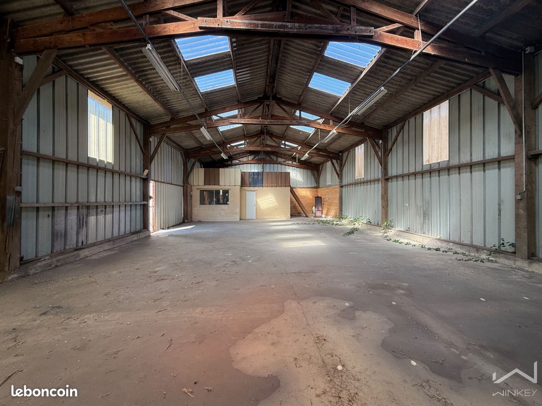 Local commercial 190 m² · à Montfort-sur-Meu · 190 m² · 147 000 €