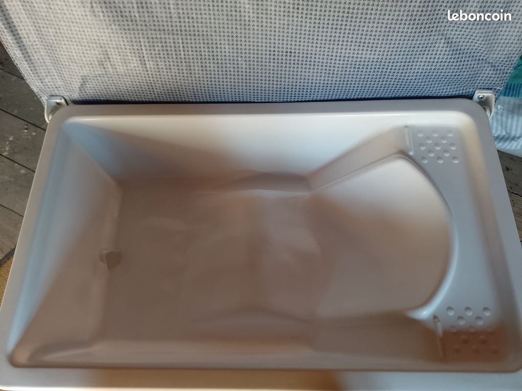 Table/ meuble à langer avec baignoire intégrée (image 3)