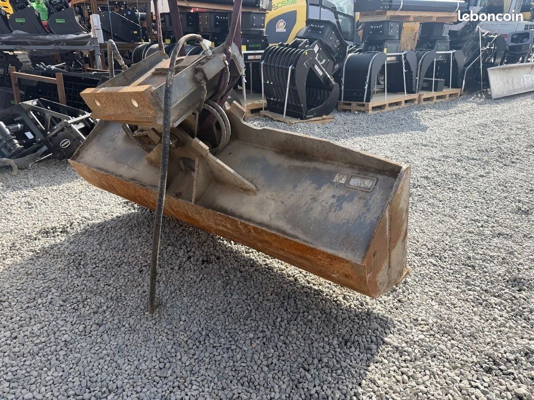 Godet inclinable Mecalac (image 5)