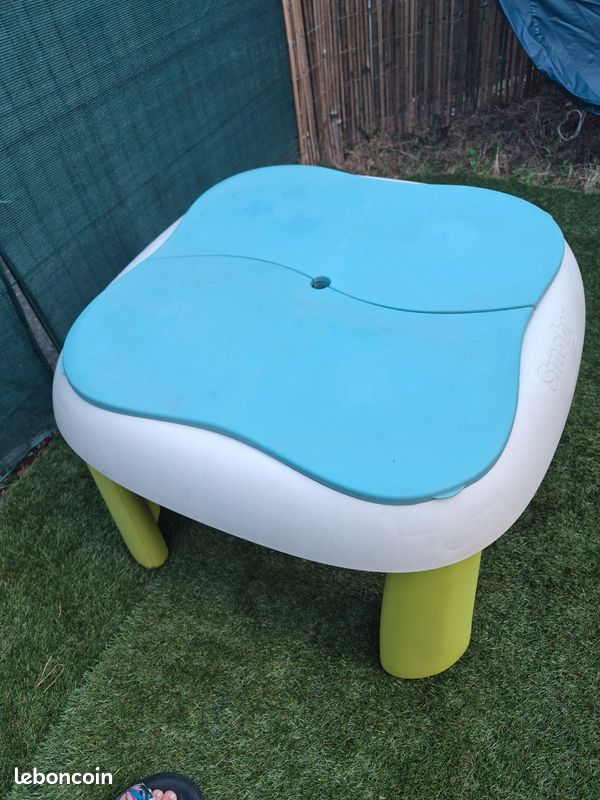 Table d'activité extérieure (image 1)