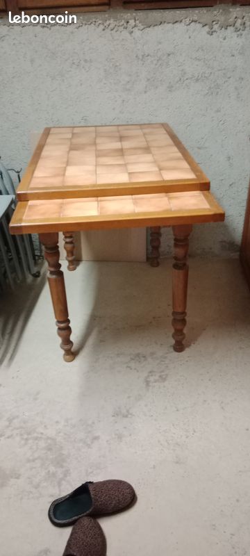 Table de cuisine carrelée (image 1)