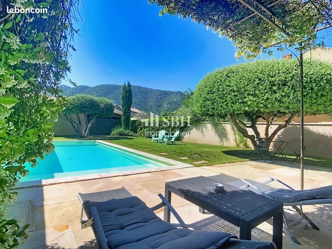 Maison 7 pièces 195 m² · à Maubec · 195 m² · 799 000 €