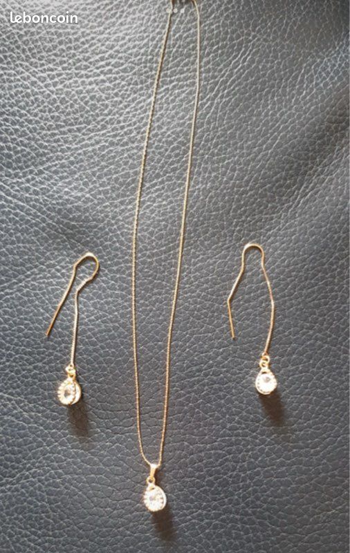 Boucles d’oreilles et collier plaqué or (image 1)