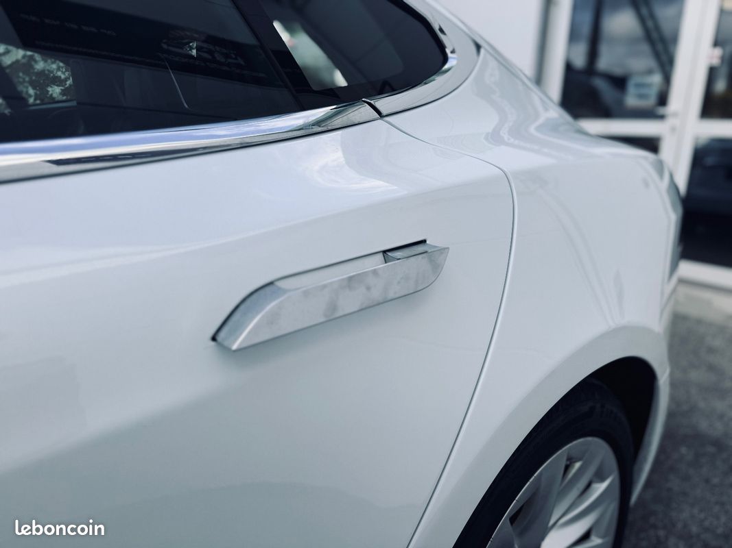 TESLA Model S 320CH BASE + 2EME MAIN + TOIT OUVRANT/PANO + AUTO PILOT + CAMERA DE RECUL + GARANTIE 12 MOIS (image 40)