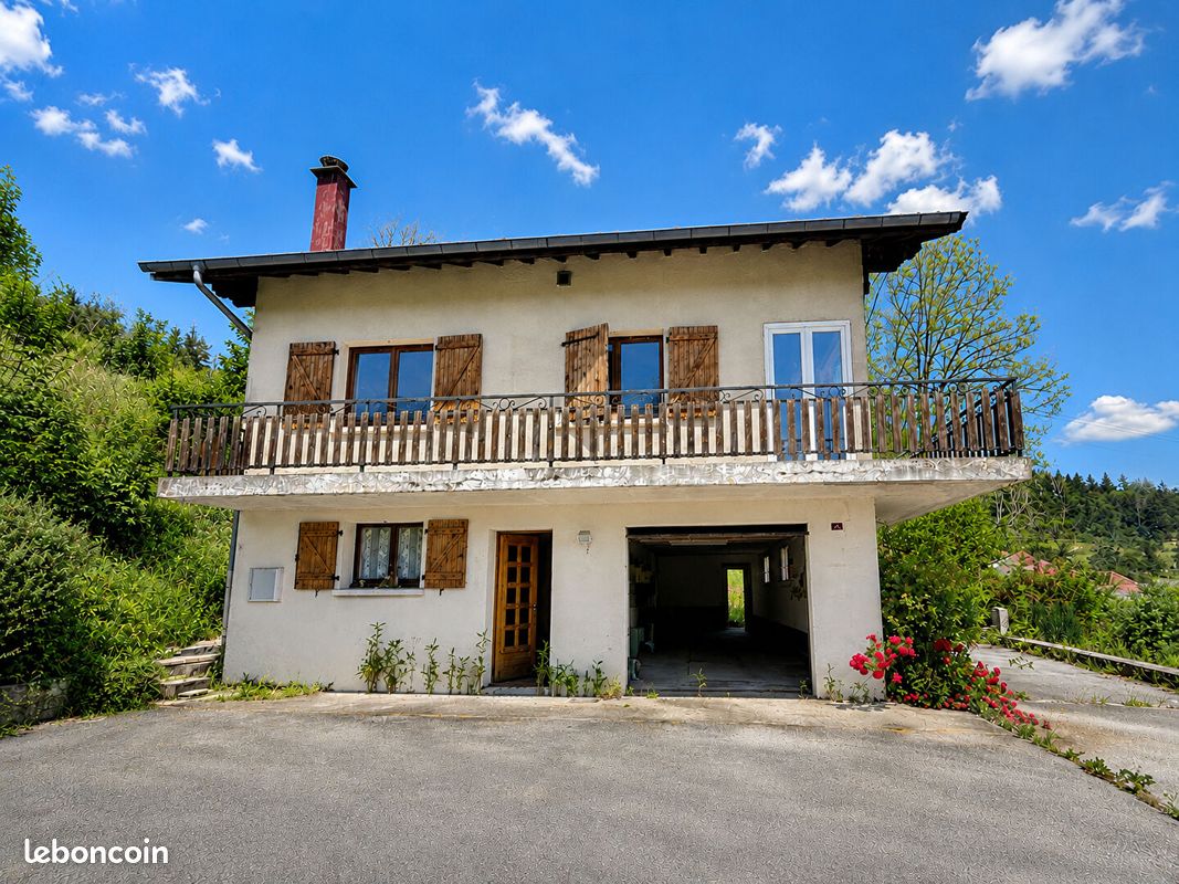 Maison 8 pièces 160 m² · à Les Combes · 160 m² · 315 000 €