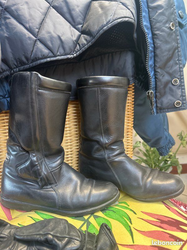 Un lot de tenue de moto ( femme ) débutante (image 9)