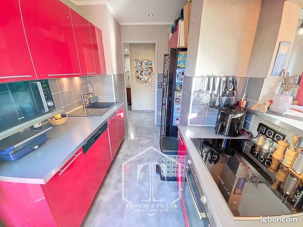 Appartement 4 pièces 77 m² — 12