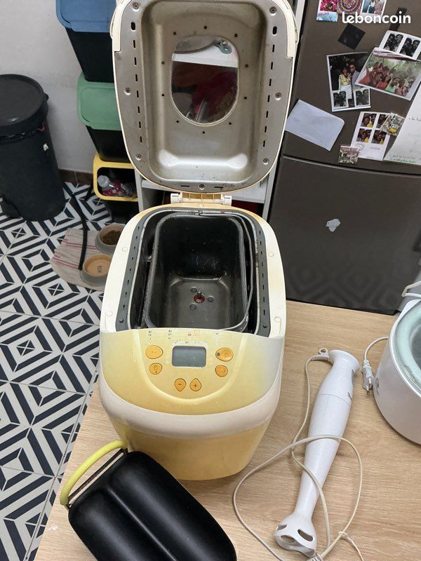 Lot d’électroménager: machine a pain, mixeur plongeant, sorbetière, machine à granita et râpeuse électrique (image 2)