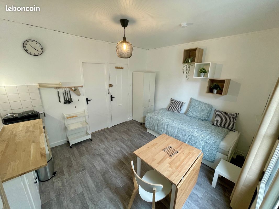 A LOUER STUDIO MEUBLÉ CŒUR DE VILLE 16m2 HYPERCENTRE ETUDIANT POITIERS - Poitiers 86000 (image principale 1)