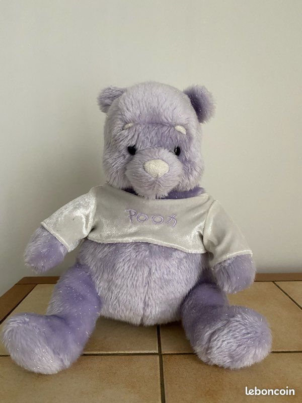 Winnie l'ourson disney store pooh violet brillant 20 cm (image 1)