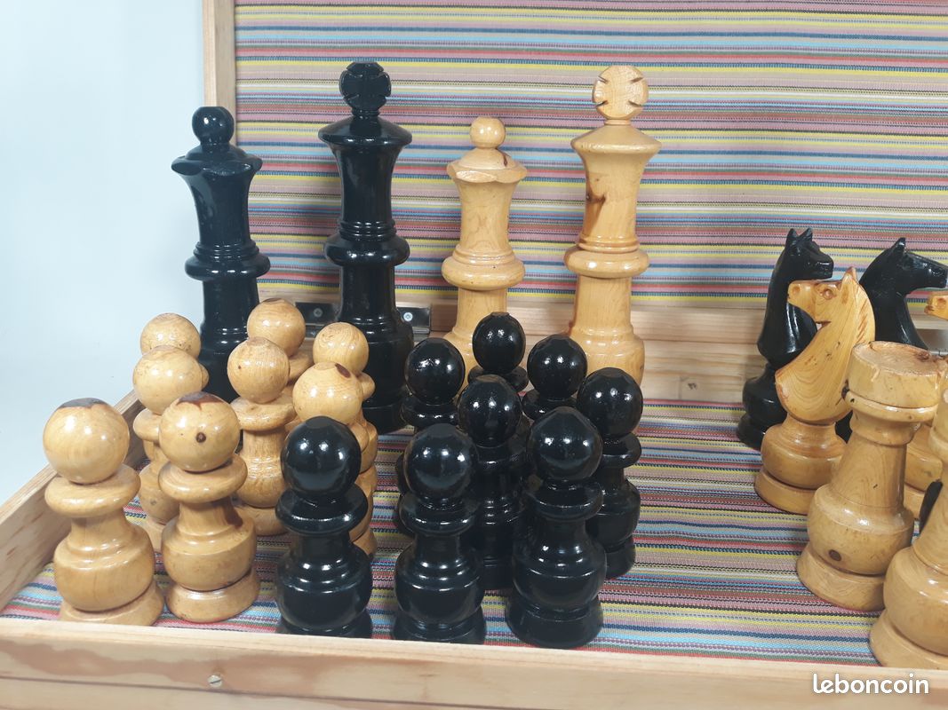 Yellow Mountain Imports Jeu d'échecs de Poche Pliable et Magnétique (20cm) - Portable & Taille Yellow Mountain Imports Jeu d'échecs de Poche Pliable et Magnétique (20cm) - Portable & Taille