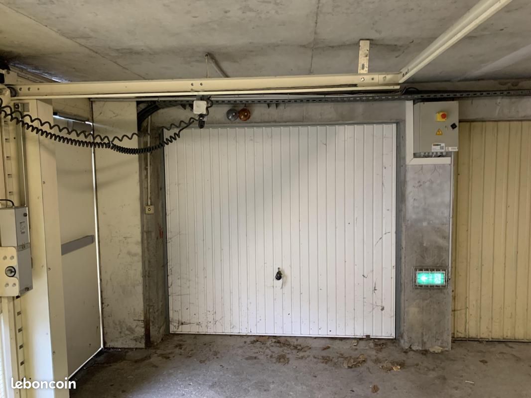Parking 13 m² · à Cognin · 13 m² · 87 €/mois