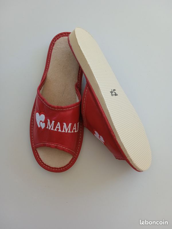 Pantoufles chaussons claquettes artisanales femme en cuir