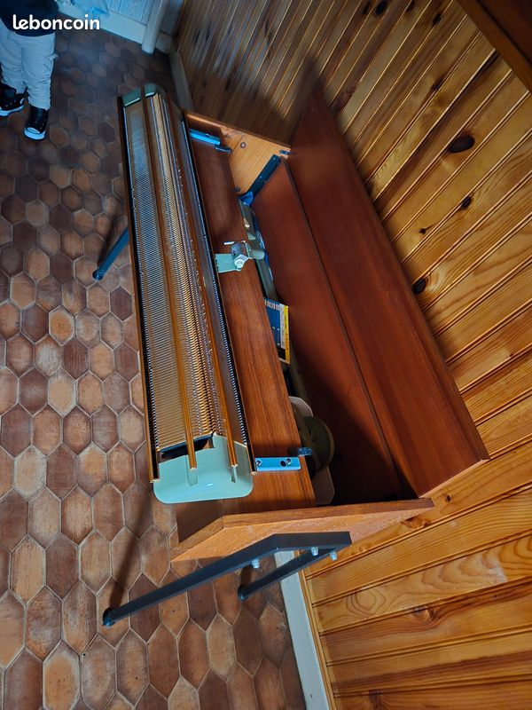 Tricoteuse (image 1)