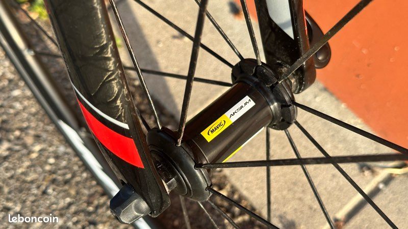 Équipements + Fuji Altamira 2.7 Carbone / Shimano 105 / Mavic / Grand Prix 5000 (image 13)