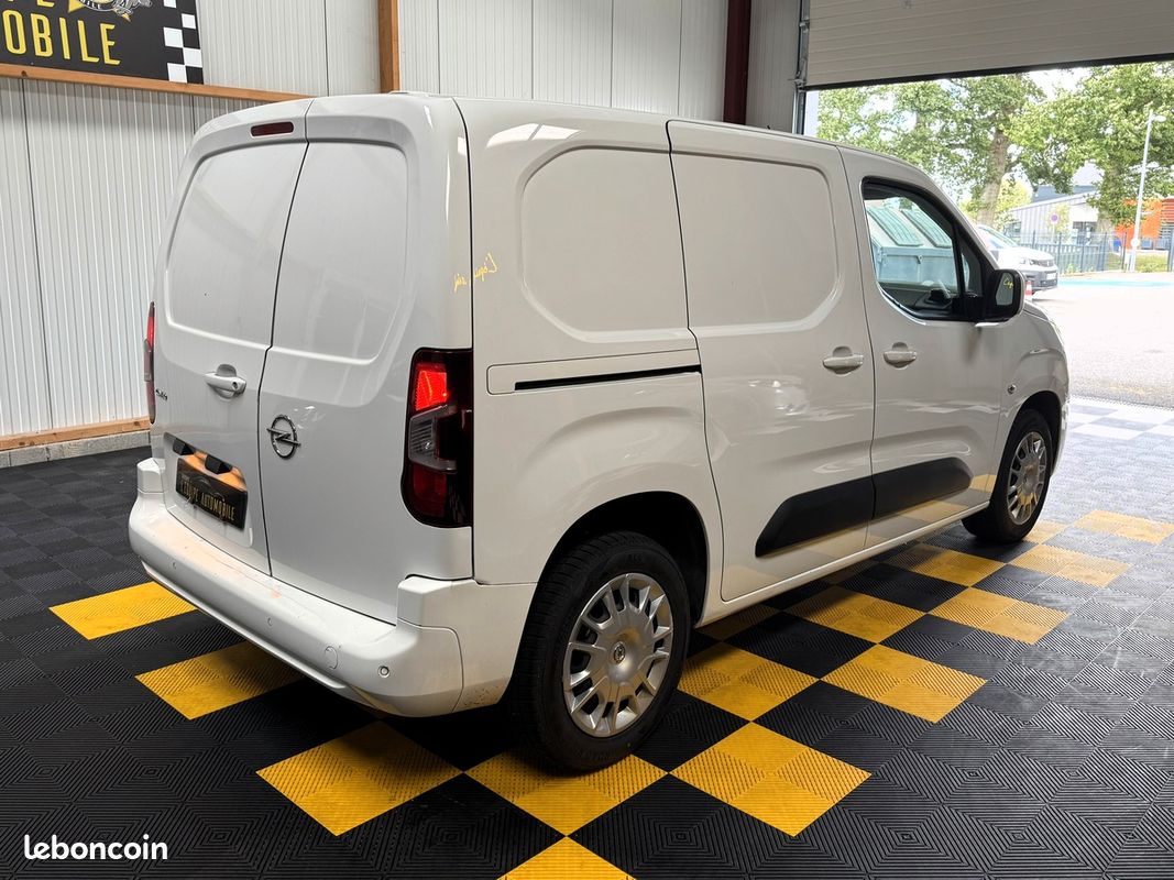Opel Combo III 1.2 110 L1H1 AUGMENTE CARGO PACK BUSINESS (image 5)