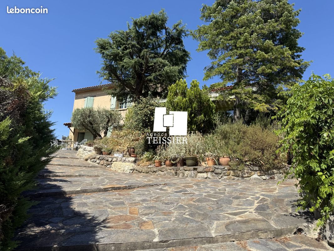 Maison 6 pièces 157 m² · à Courry · 157 m² · 390 000 €