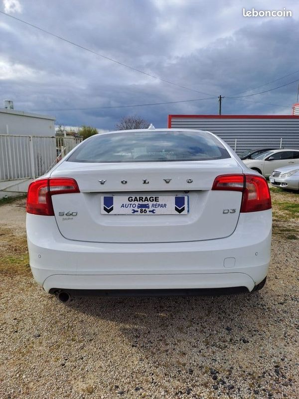 Volvo s60 d3 150ch r-design geartronic 2016 (image 5)