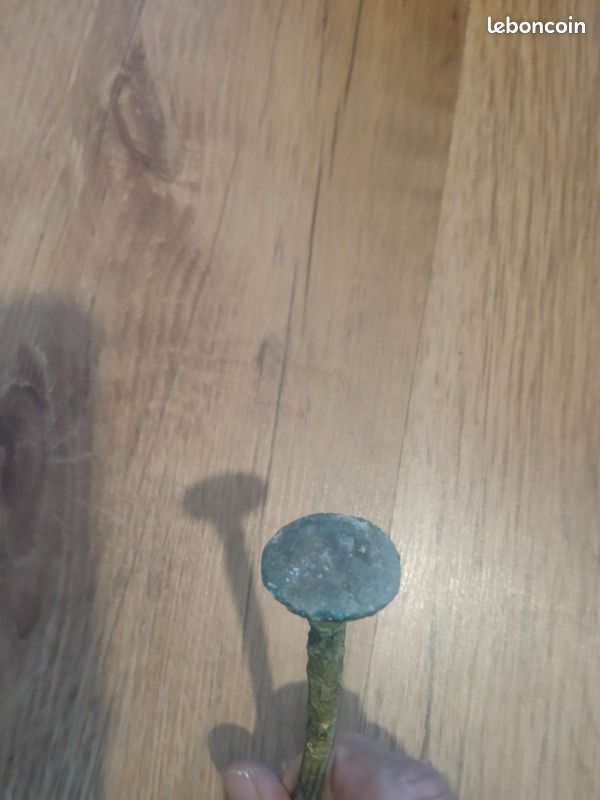 Antiquité, clou en bronze (image 5)