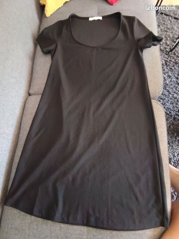 Robe noire manches princesse taille 34/36 (image 5)