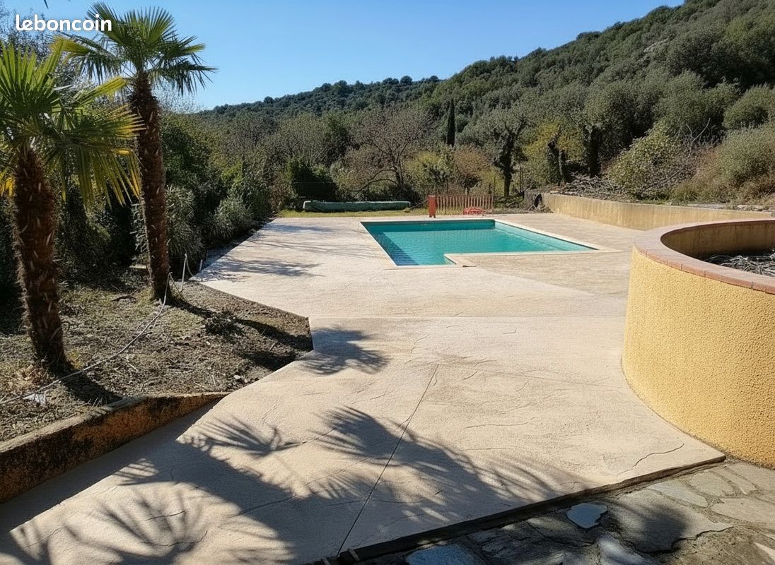 Maison 10 pièces 179 m² · à Casefabre · 179 m² · 225 000 €