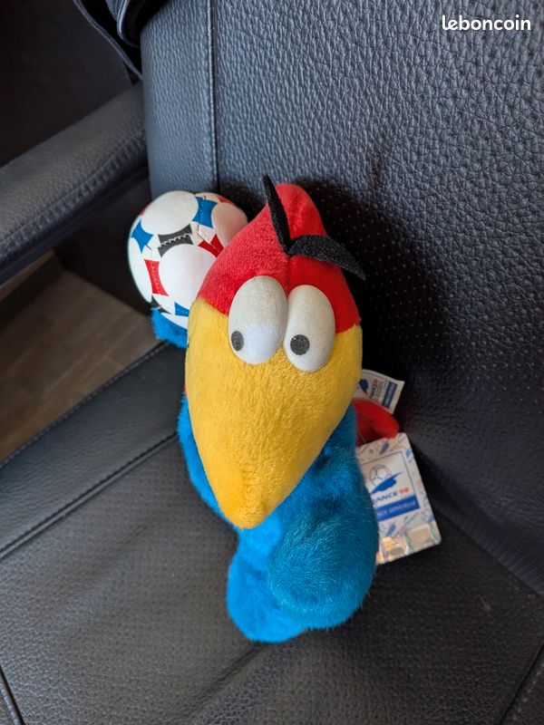 sifflet Impitoyable périscope peluche mascotte coupe du monde 1998 envergure flu