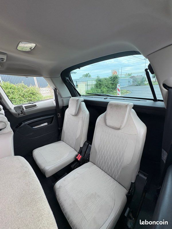 Citroën C4 Picasso Boîte automatique 2013 (image 8)