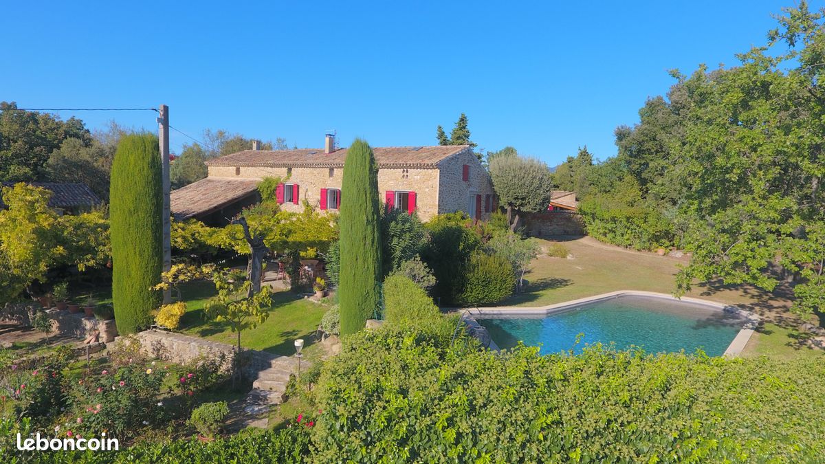 Maison 7 pièces 244 m² · à Vaison-la-Romaine · 244 m² · 750 000 €