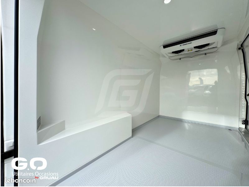 Nissan Interstar (2026) Fourgon Frigorifique Isotherme 7m³ (FRCX) L2H2 2.0 Blue dCi 130ch - Boîte Manuelle (BVM6) - Véhicule frigo isotherme Gruau ❄️ à partir de 779/mois (image 12)