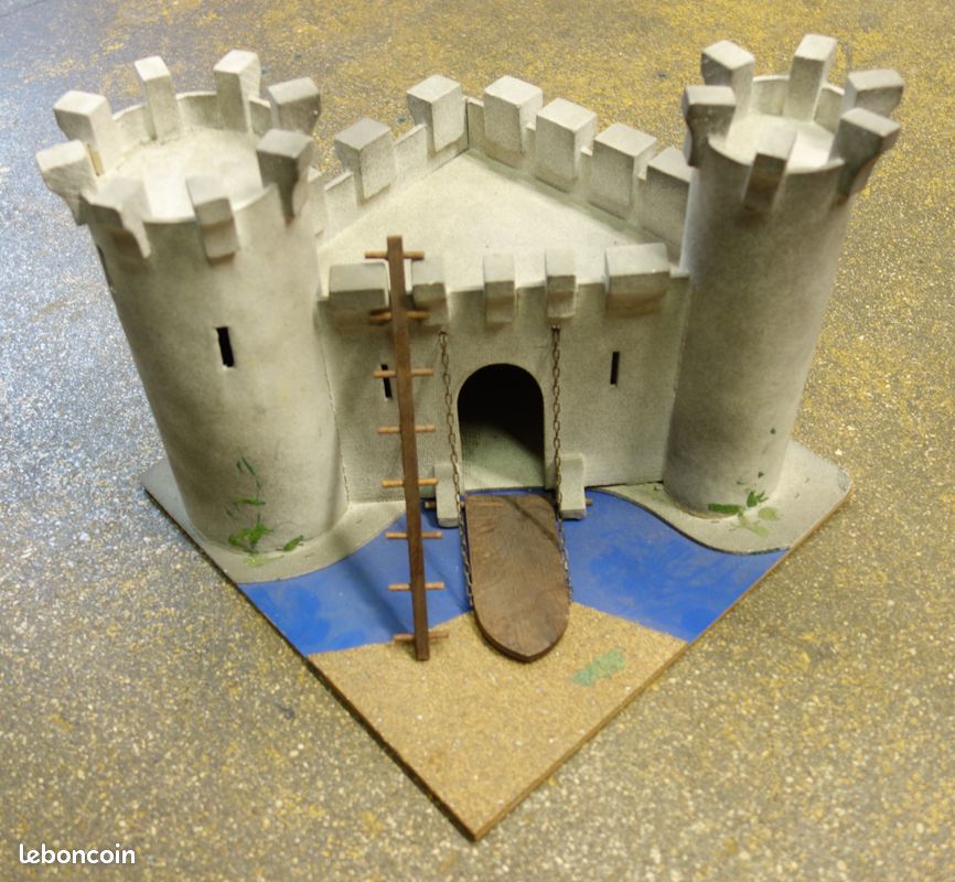 Château Fort En Carton Vintage – Inspiration Starlux – À Rénover