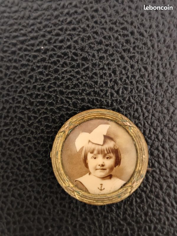Broche Porte-photo Vintage Art Nouveau En Argenté, Décor GUI Avec Portrait De Deux Fillettes