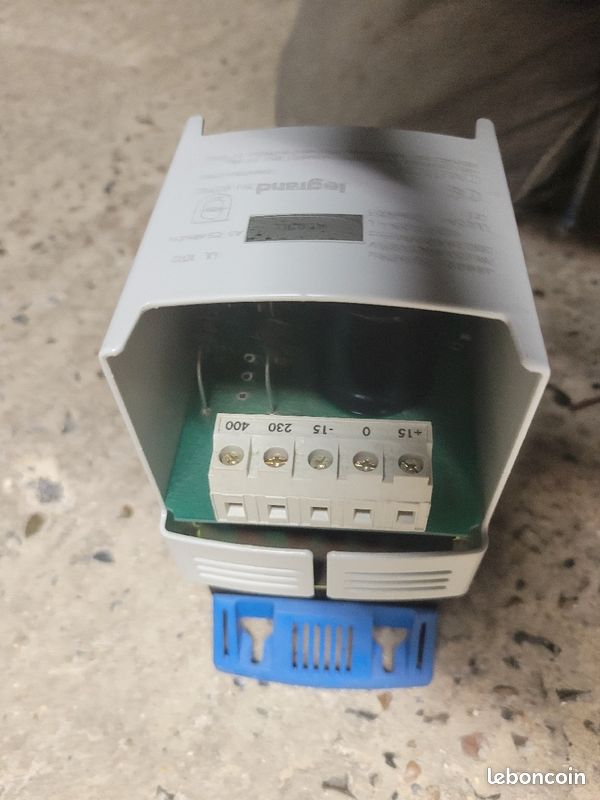 Alimentation redressée filtrée monophasée entrée 230V~ à 400V~ et