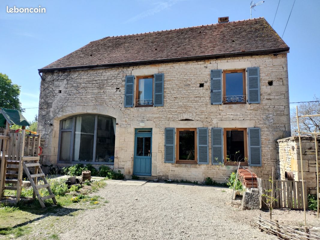 Maison 7 pièces 170 m² · à Jours-lès-Baigneux · 170 m² · 240 000 €