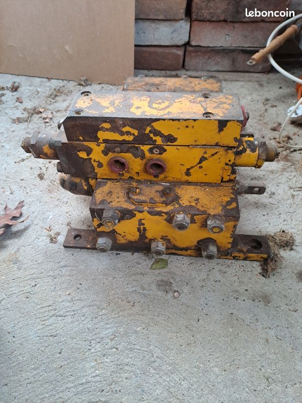 Distributeur hydraulique (image 1)