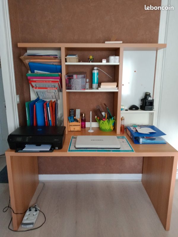 Bureau (image 1)