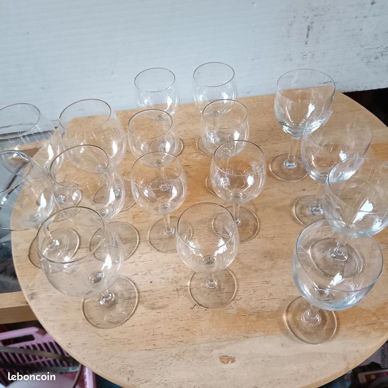 18 verres sérigraphiés
15 l ensemble
Contact mp (image 3)